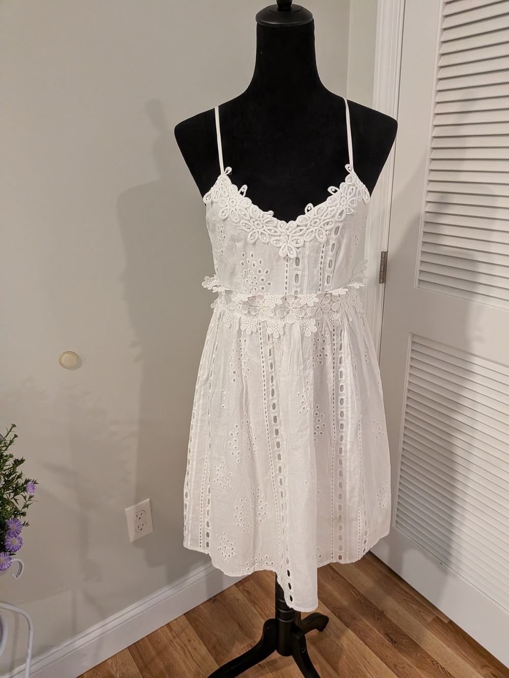 White Lace Eyelet Spaghetti-Strap Sundress Size M New With Tag